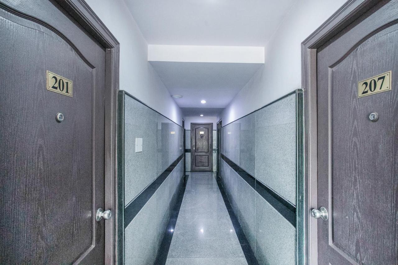 Oyo 7669 The Trinitywood Hotel Bangalore Exterior foto