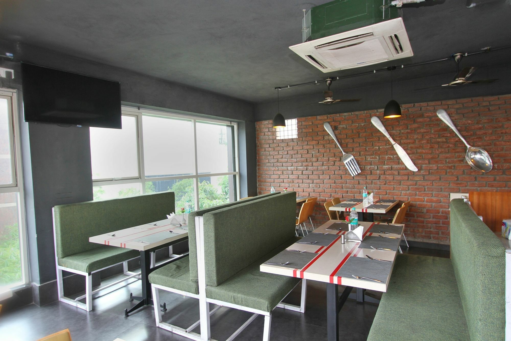 Oyo 7669 The Trinitywood Hotel Bangalore Exterior foto