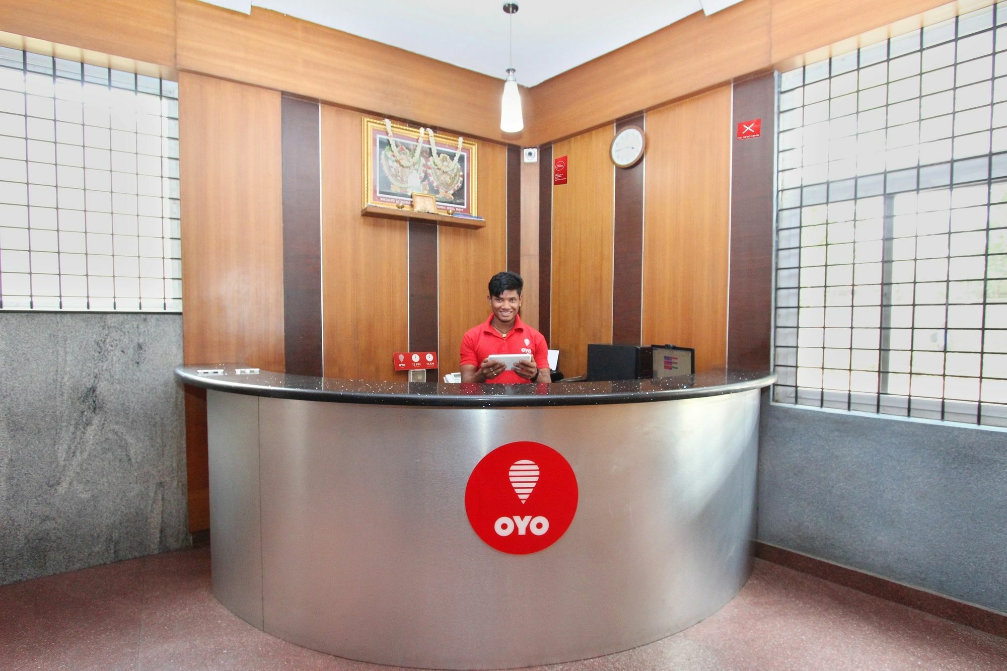 Oyo 7669 The Trinitywood Hotel Bangalore Exterior foto