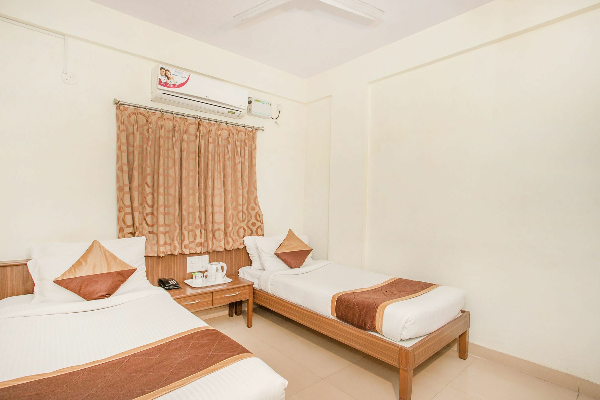 Oyo 7669 The Trinitywood Hotel Bangalore Exterior foto