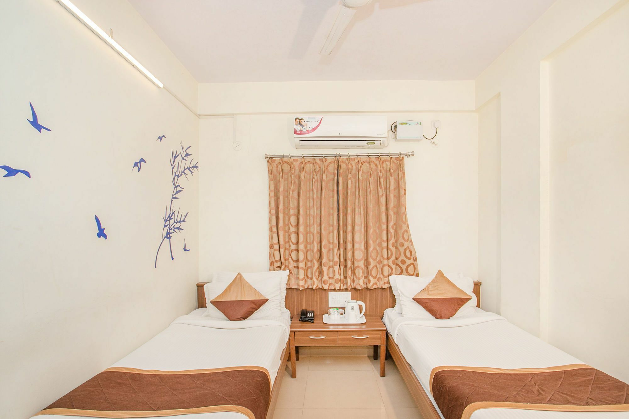 Oyo 7669 The Trinitywood Hotel Bangalore Exterior foto