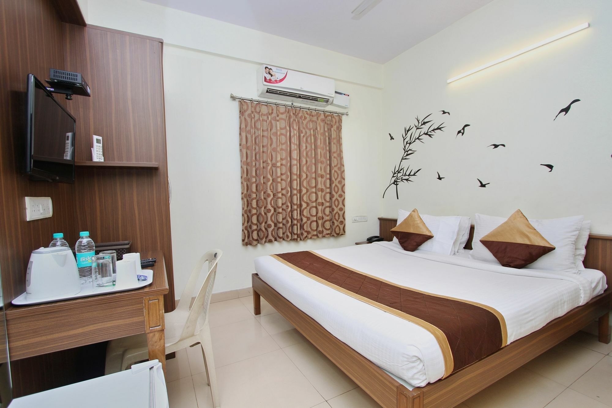 Oyo 7669 The Trinitywood Hotel Bangalore Exterior foto